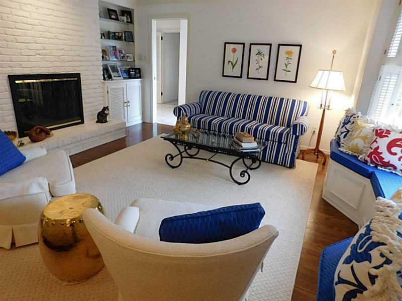 701 Pinetree Road Mt. Lebanon, PA 15243 - Photo 8 of 25 Den/Family/Great Room.