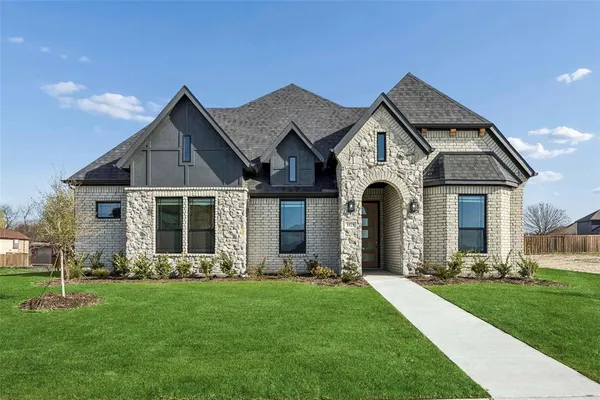 $554,890 | 1929 Comanche Drive, DeSoto, TX 75115