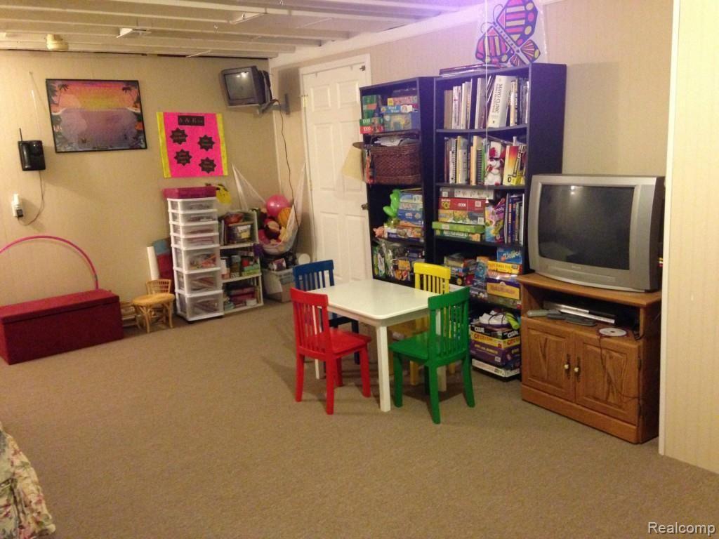24823 Jamestowne Road Novi, MI 48375 - Photo 33 of 44 39.jpg