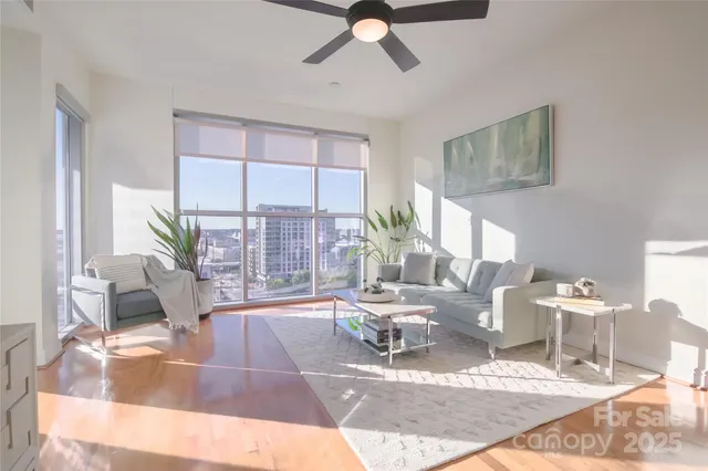 $359,990 | 333 West Trade Street, Unit 905, Charlotte, NC 28202