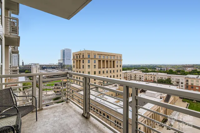 $359,990 | 333 West Trade Street, Unit 905, Charlotte, NC 28202