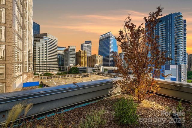 $359,990 | 333 West Trade Street, Unit 905, Charlotte, NC 28202