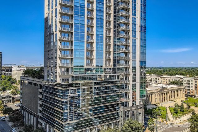 $359,990 | 333 West Trade Street, Unit 905, Charlotte, NC 28202