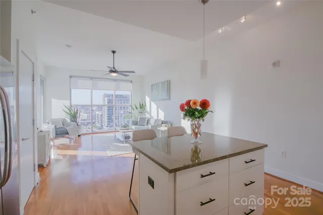 $359,990 | 333 West Trade Street, Unit 905, Charlotte, NC 28202