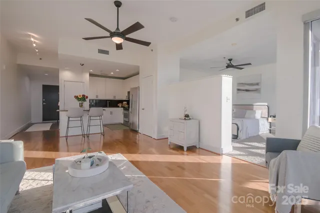 $359,990 | 333 West Trade Street, Unit 905, Charlotte, NC 28202