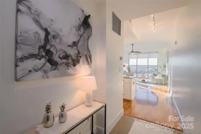 $359,990 | 333 West Trade Street, Unit 905, Charlotte, NC 28202