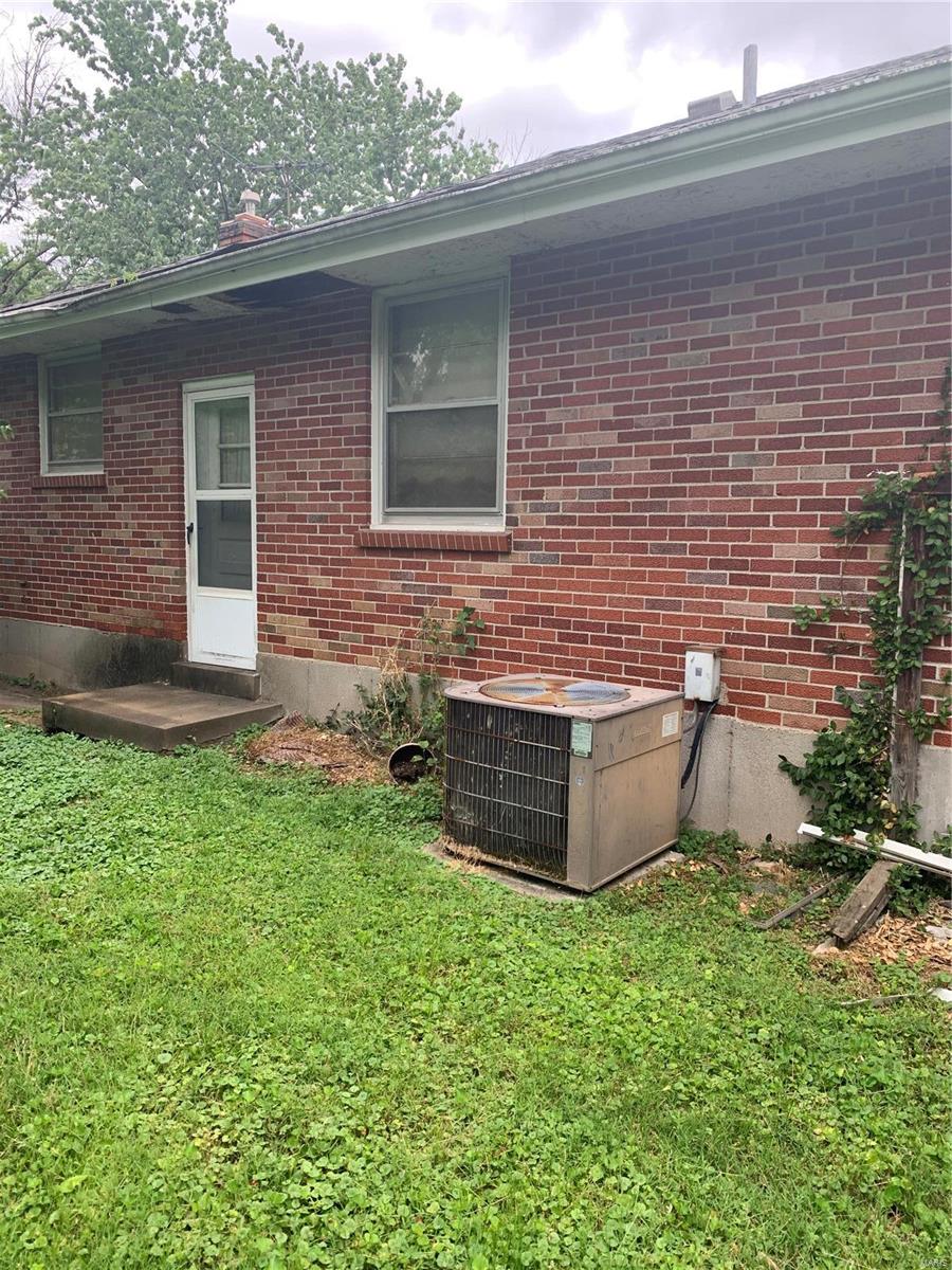 165 North New Florissant Road Florissant, MO 63031 - Photo 3 of 5