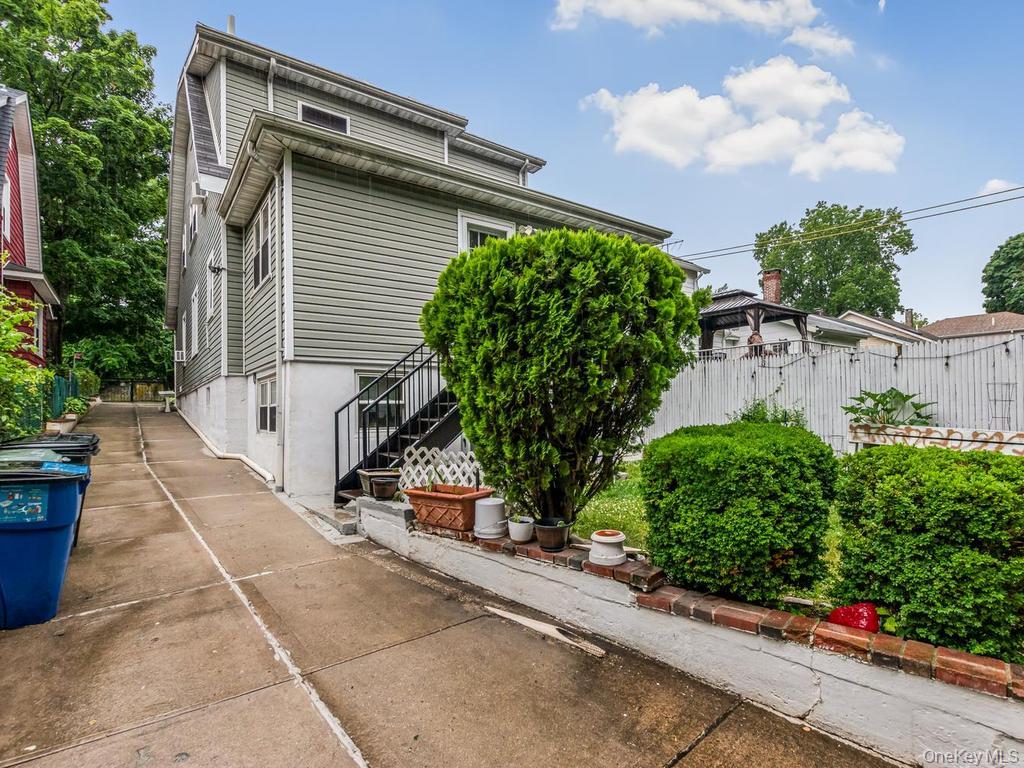 4004 Rombouts Avenue Bronx, NY 10466 - Photo 34 of 37