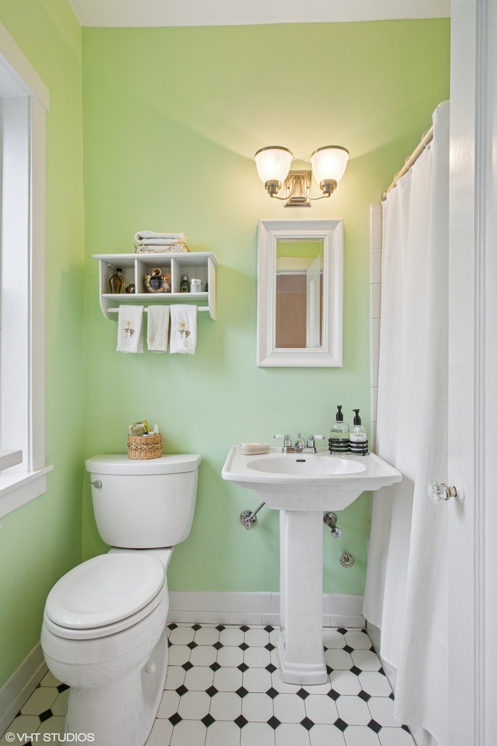 502 Sheridan Road, Unit 1W Evanston, IL 60202 - Photo 15 of 24 Gallery Image 15