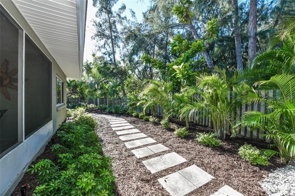 6620 Peacock Road Sarasota, FL 34242 - Photo 19 of 25 Gallery Image 19