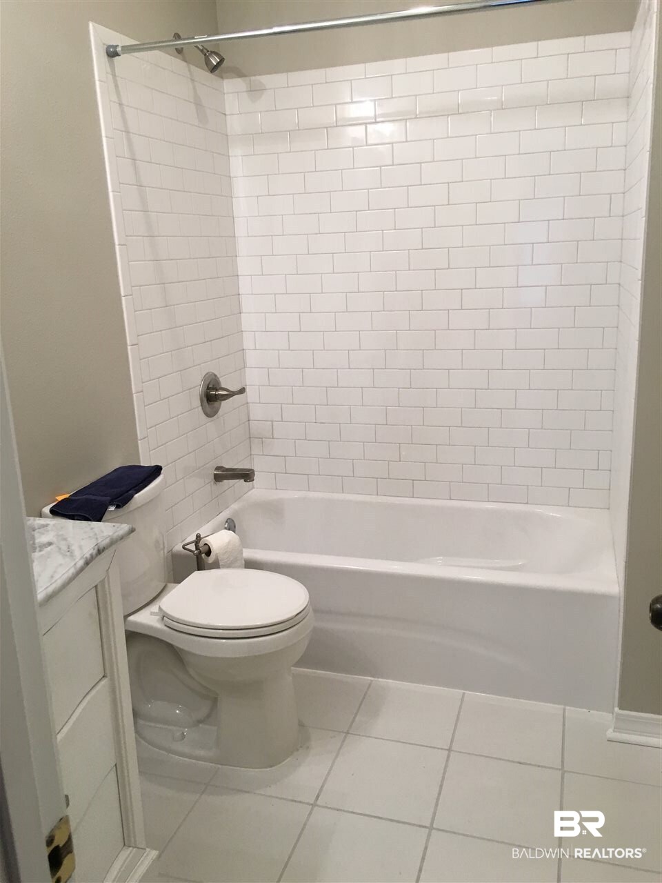 6359 Burnham Wood Place Mobile, AL 36608 - Photo 20 of 32 Guest Bath