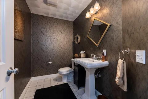 $899,900 | 47 Wooded Grove Circle, South Kingstown, RI 02892