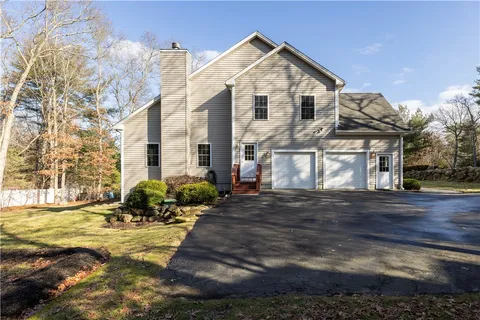 $899,900 | 47 Wooded Grove Circle, South Kingstown, RI 02892