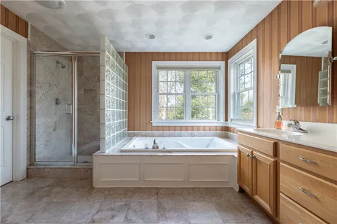 $899,900 | 47 Wooded Grove Circle, South Kingstown, RI 02892