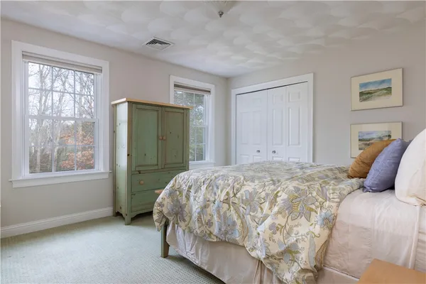 $899,900 | 47 Wooded Grove Circle, South Kingstown, RI 02892