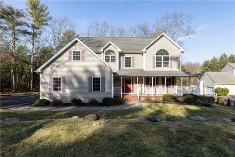 $899,900 | 47 Wooded Grove Circle, South Kingstown, RI 02892