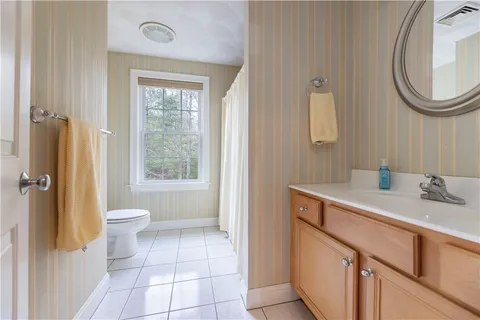 $899,900 | 47 Wooded Grove Circle, South Kingstown, RI 02892