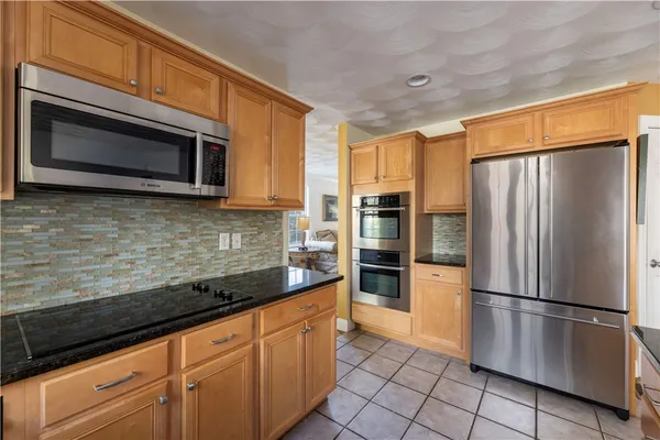 $899,900 | 47 Wooded Grove Circle, South Kingstown, RI 02892