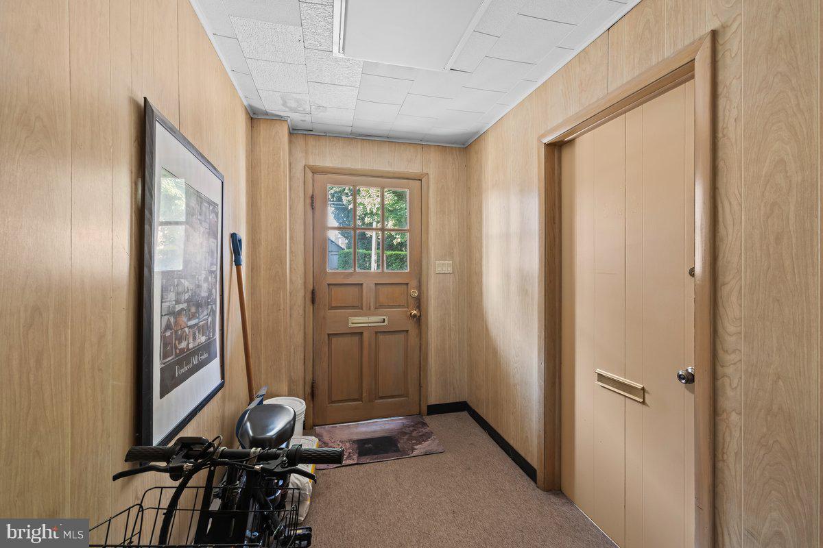 827 Chestnut Street Lebanon, PA 17042 - Photo 5 of 30 Common Area - Entrance to both Units