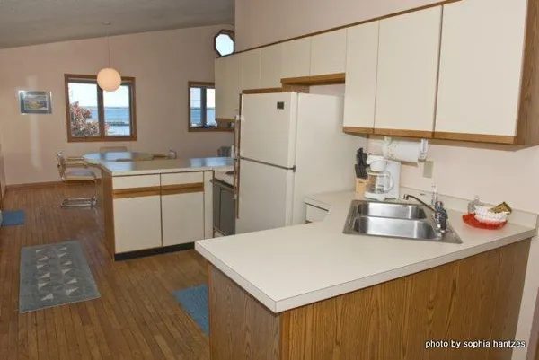 $1,650 | 117 South 1st Street, Unit 200, Bayfield, WI 54814