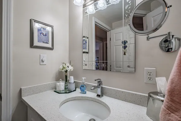 $669,900 | 56 Hydrangea Circle, Unit 10, Naples, ME 04055