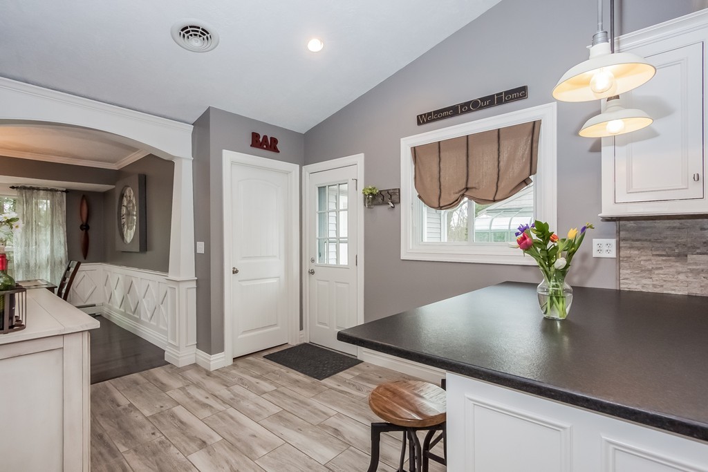 72 Squire Lane Springfield, MA 01118 - Photo 8 of 30 Gallery Image 8