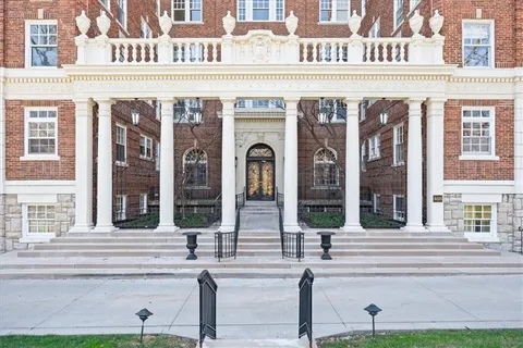 $440,000 | 4618 Warwick Boulevard, Unit 7A, Kansas City, MO 64112