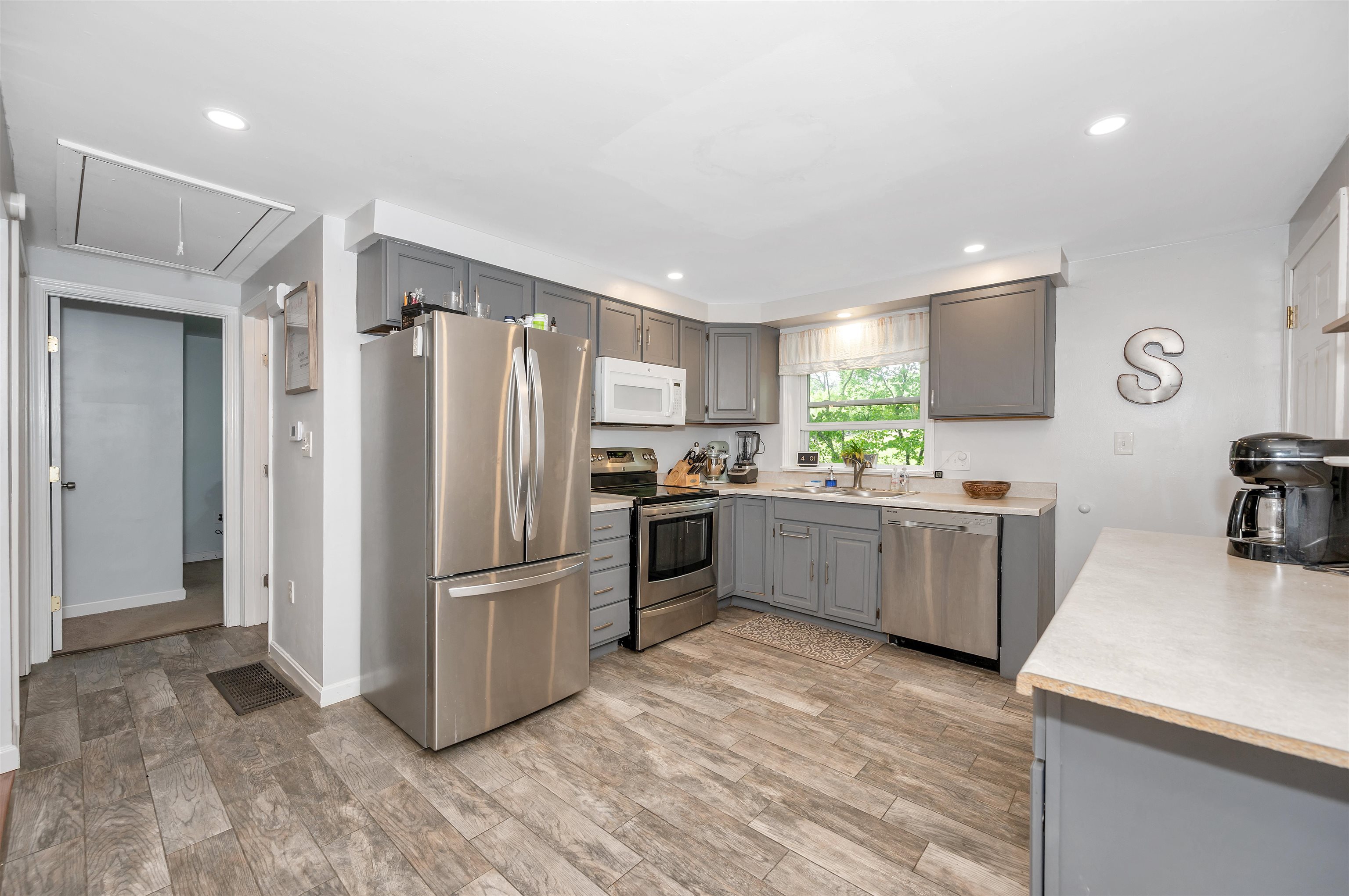 140 Bush Hill Road, Unit A Hudson, NH 03051 - Photo 3 of 14 Gallery Image 3