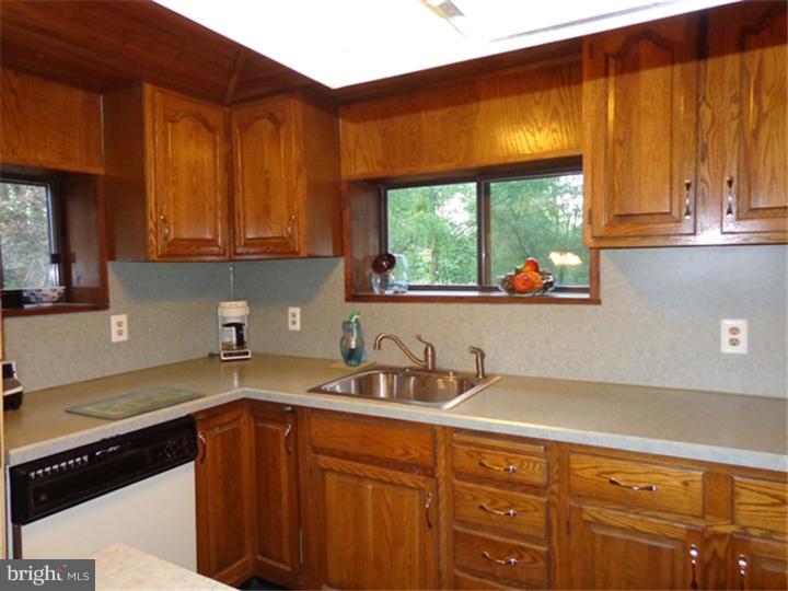 5885 Emmaus Road Emmaus, PA 18049 - Photo 8 of 24 Gallery Image 8