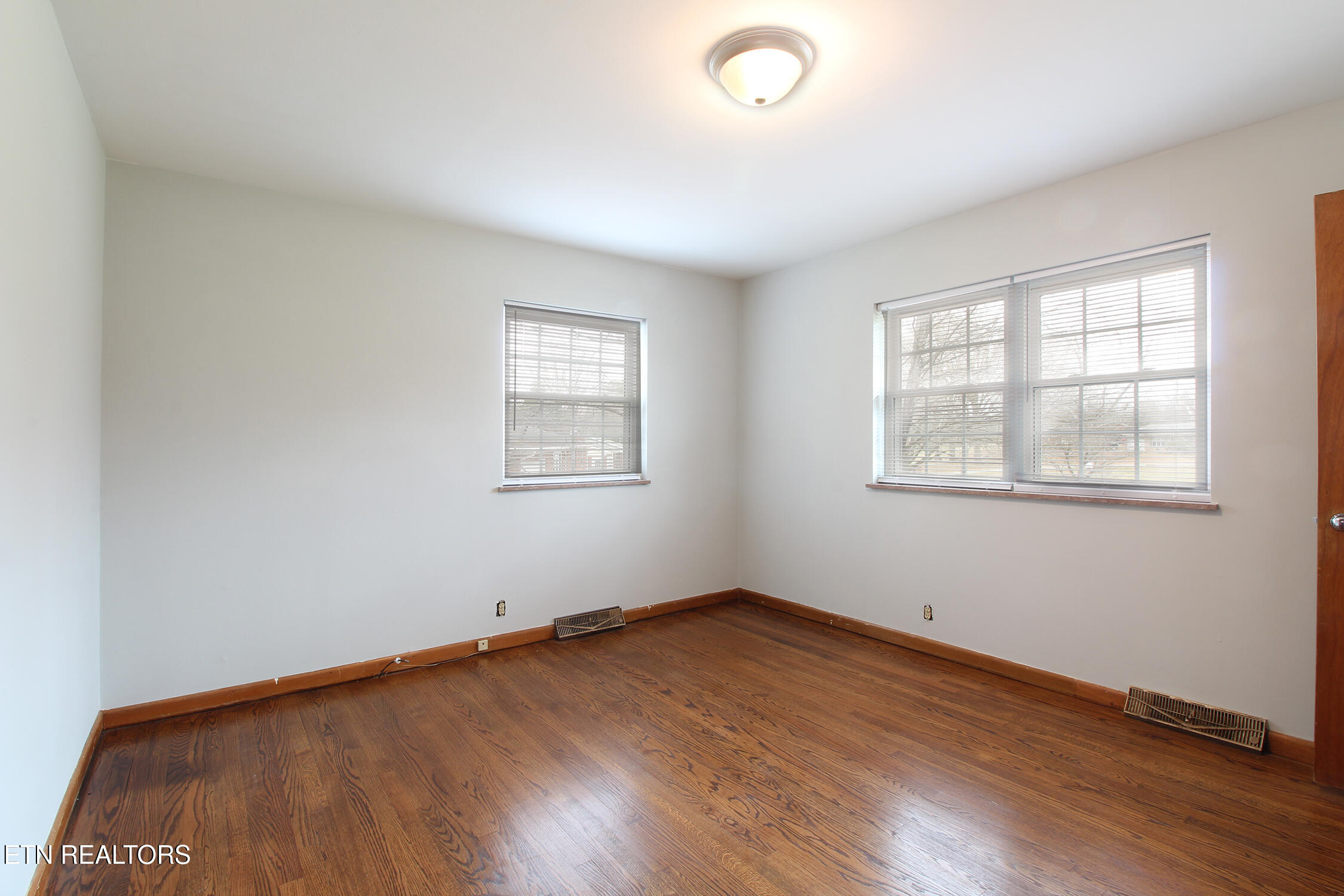7101 Rollins Road Knoxville, TN 37918 - Photo 21 of 23 Master Bedroom