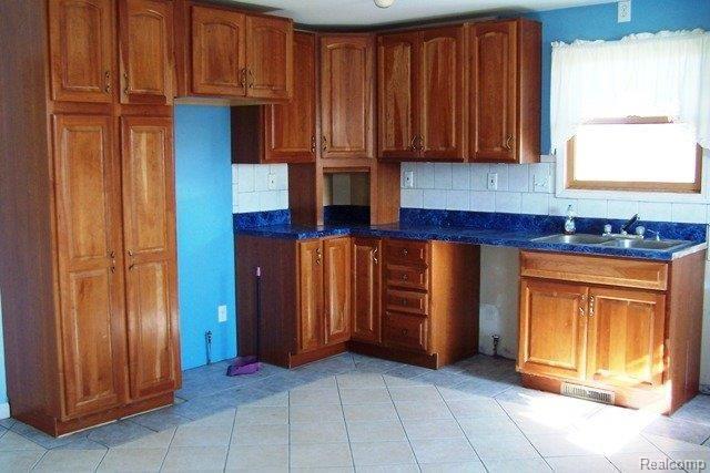 804 Lathrop Road Allenton, MI 48002 - Photo 6 of 17 100_7392.JPG
