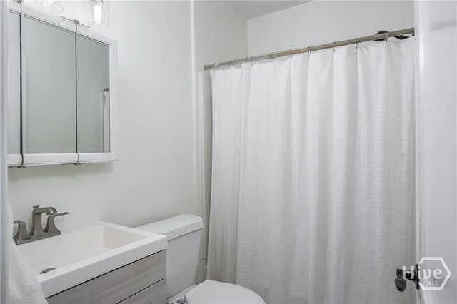 $2,500 | 2220 East 38th Street, Savannah, GA 31404