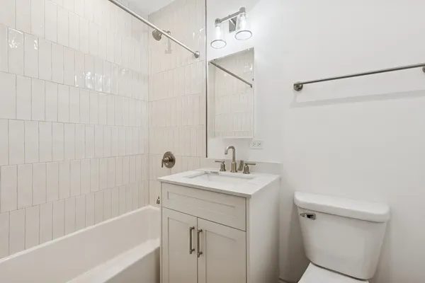 $3,395 | 531 Hinman Avenue, Unit A0, Evanston, IL 60202