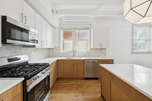 $3,395 | 531 Hinman Avenue, Unit A0, Evanston, IL 60202
