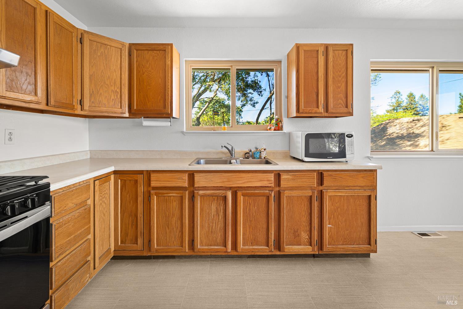 611 Hendley Street Santa Rosa, CA 95404 - Photo 14 of 54