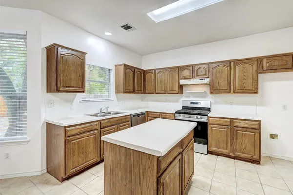 $2,550 | 13220 Darwin Lane, Austin, TX 78729