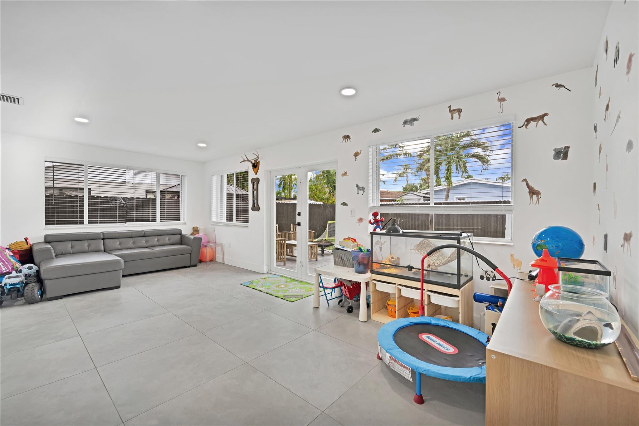 300 Southwest 65th Way Pembroke Pines, FL 33023 - Photo 14 of 35