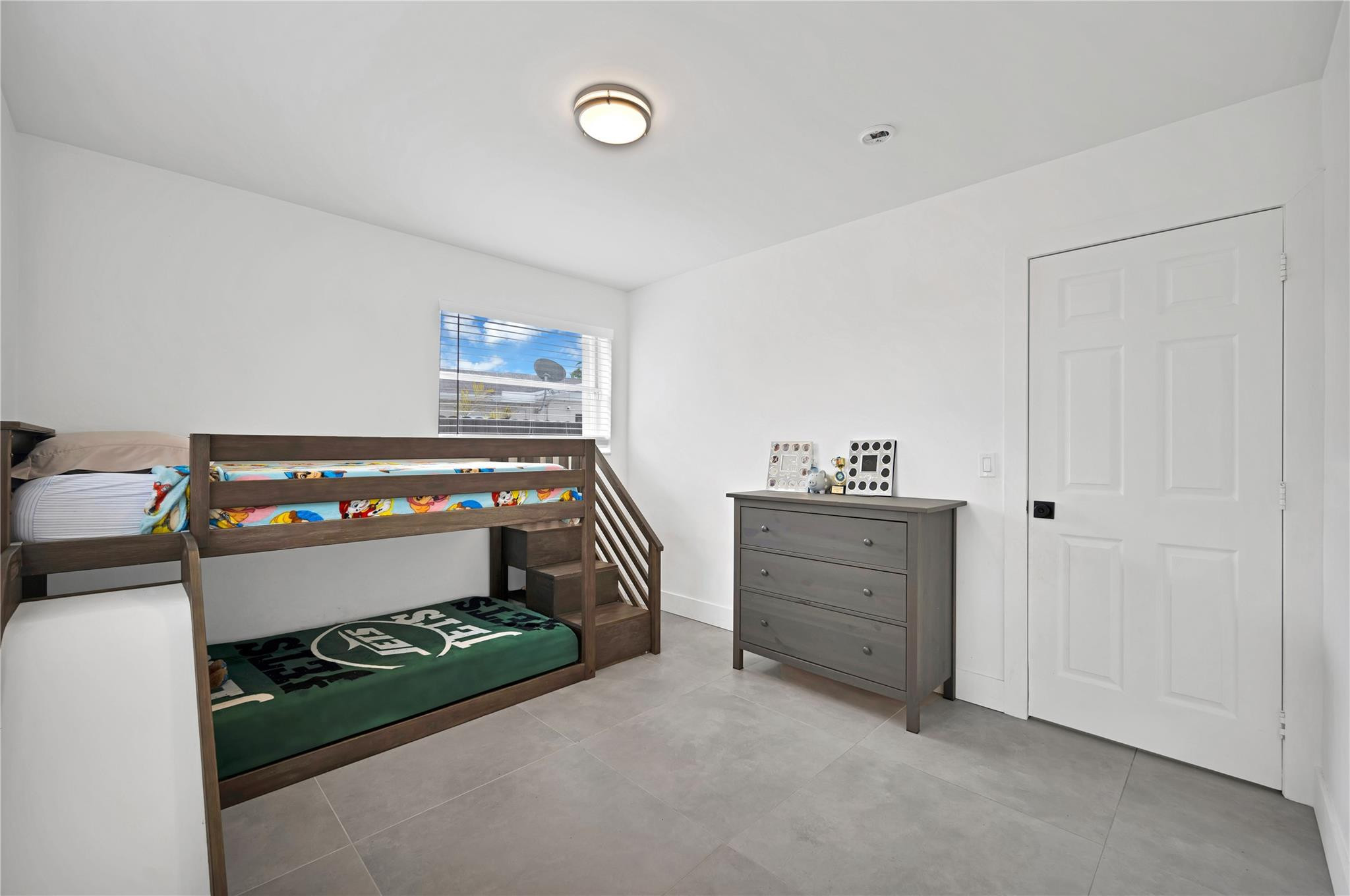 300 Southwest 65th Way Pembroke Pines, FL 33023 - Photo 23 of 35 a room with furniture and a dresser