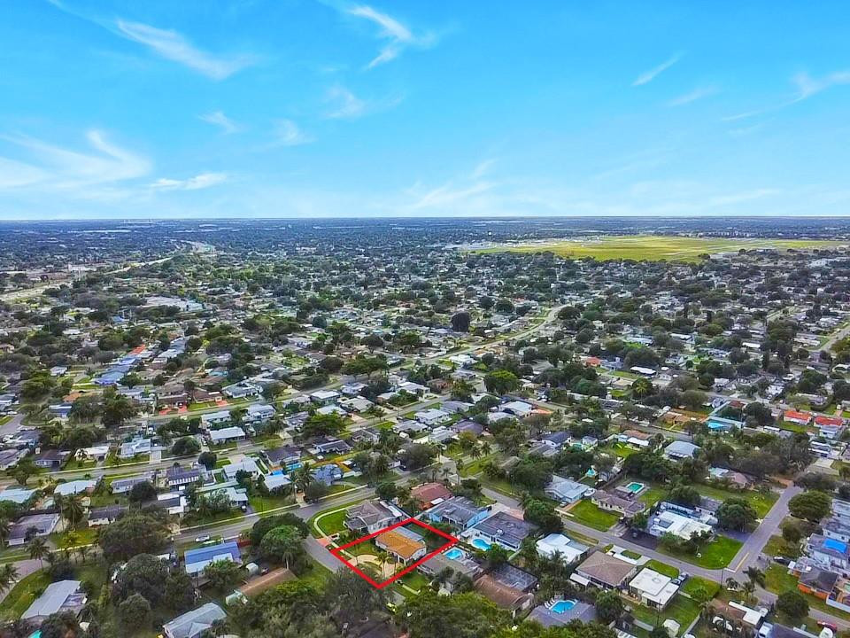 300 Southwest 65th Way Pembroke Pines, FL 33023 - Photo 35 of 35 an aerial view of multiple house