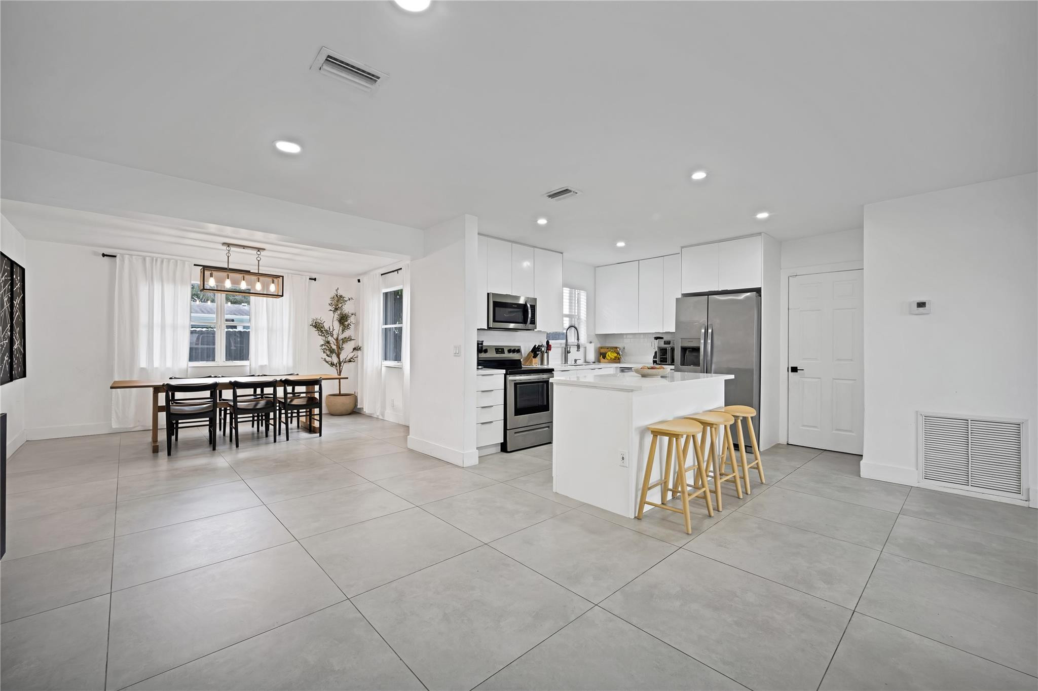 300 Southwest 65th Way Pembroke Pines, FL 33023 - Photo 7 of 35