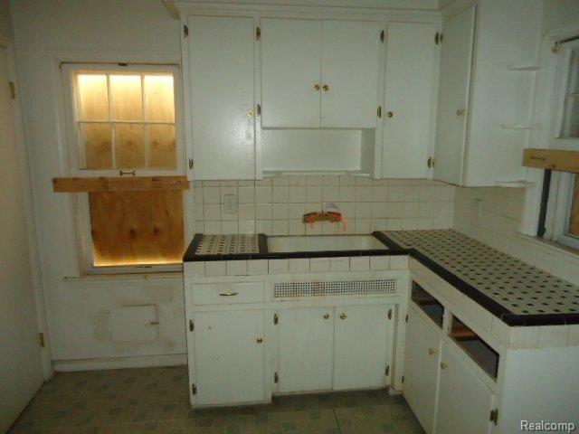 8410 Burt Road Detroit, MI 48228 - Photo 11 of 11 261-845243-kitchen1.JPG