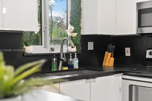 $7,500 | 1631 North 29th Court, Hollywood, FL 33020