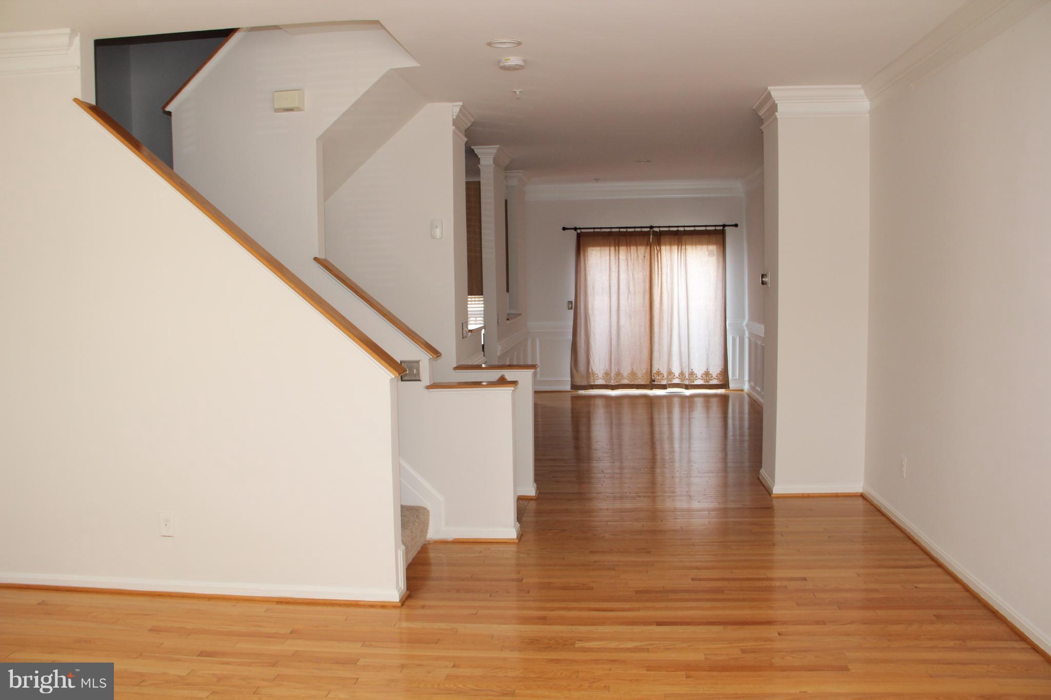671 Hunting Fields Road Baltimore, MD 21220 - Photo 3 of 30 Living Room
