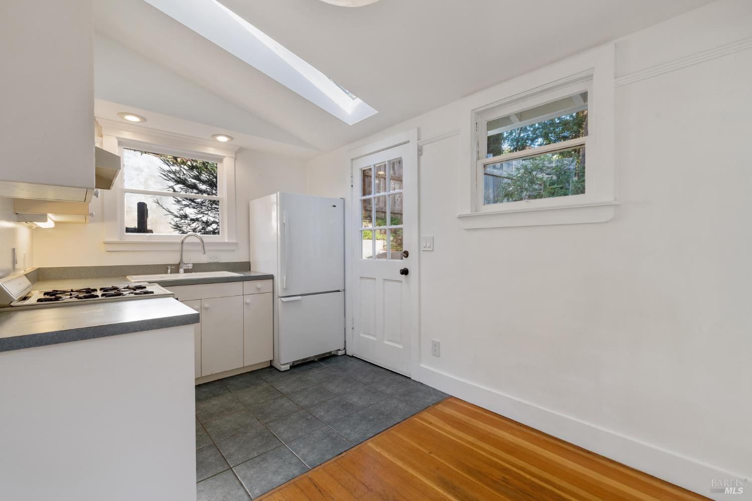 40 Canyon Road San Anselmo, CA 94960 - Photo 23 of 56