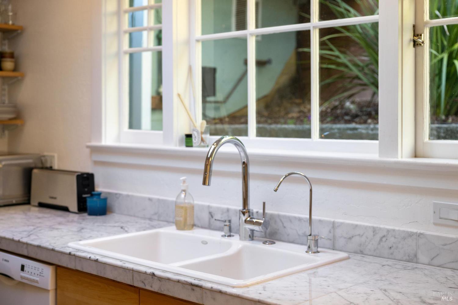 40 Canyon Road San Anselmo, CA 94960 - Photo 8 of 56 Ideal window over the sink!