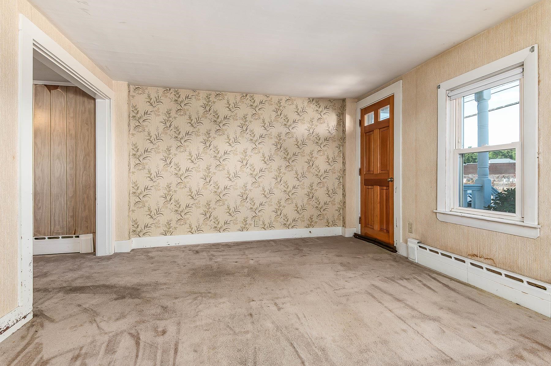 157 Wakefield Street Rochester, NH 03867 - Photo 12 of 34