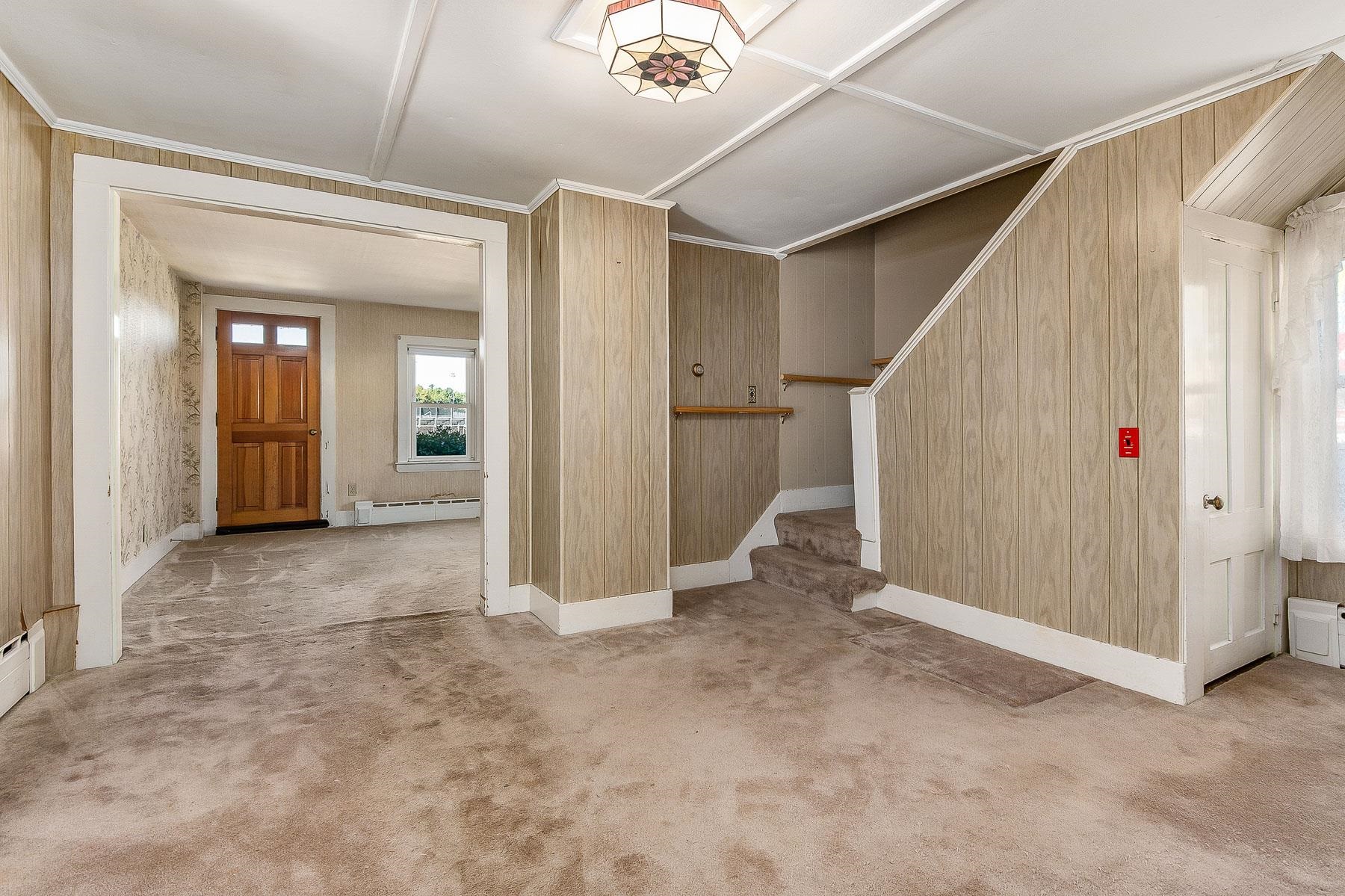 157 Wakefield Street Rochester, NH 03867 - Photo 16 of 34