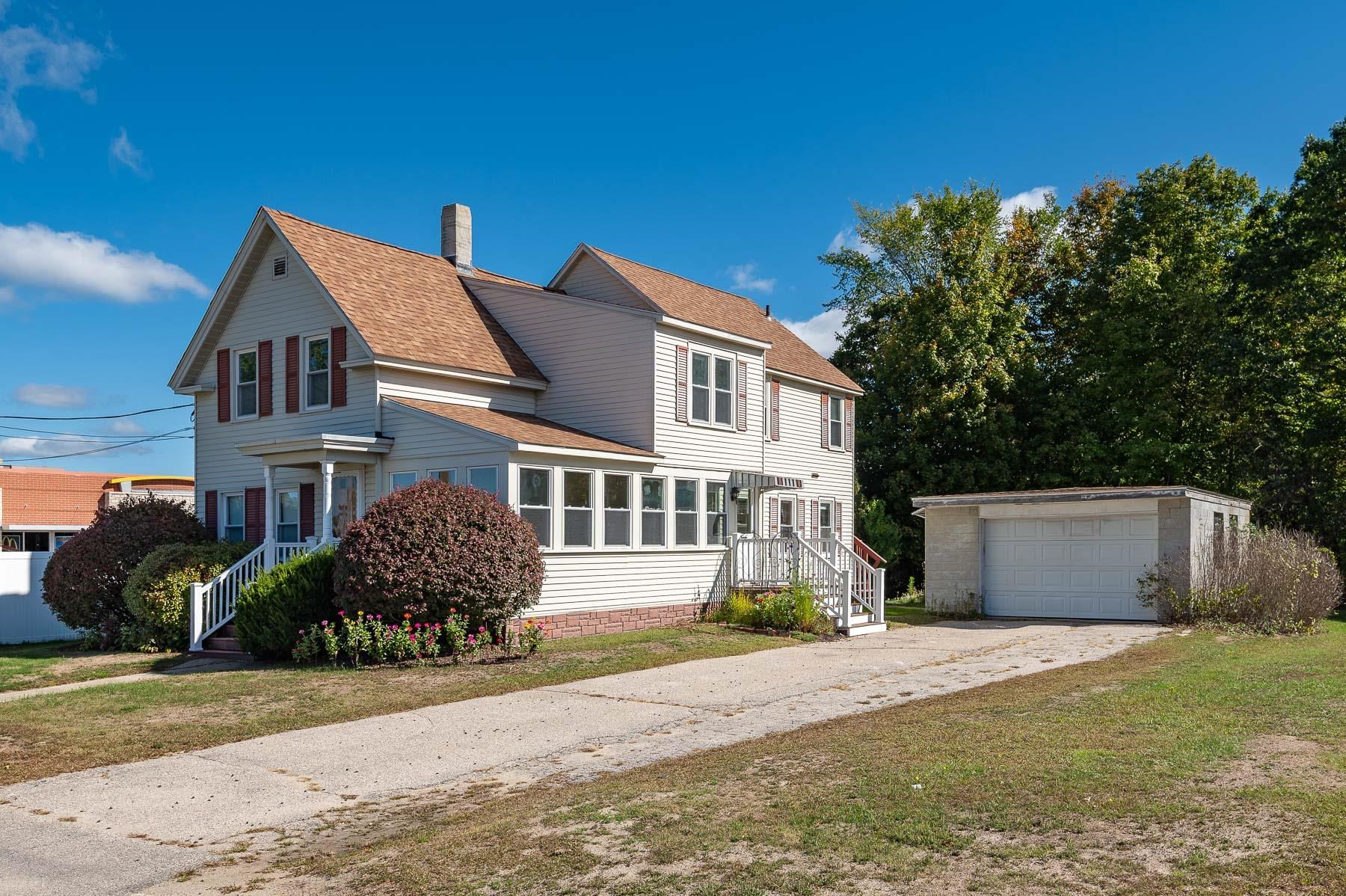 157 Wakefield Street Rochester, NH 03867 - Photo 2 of 34