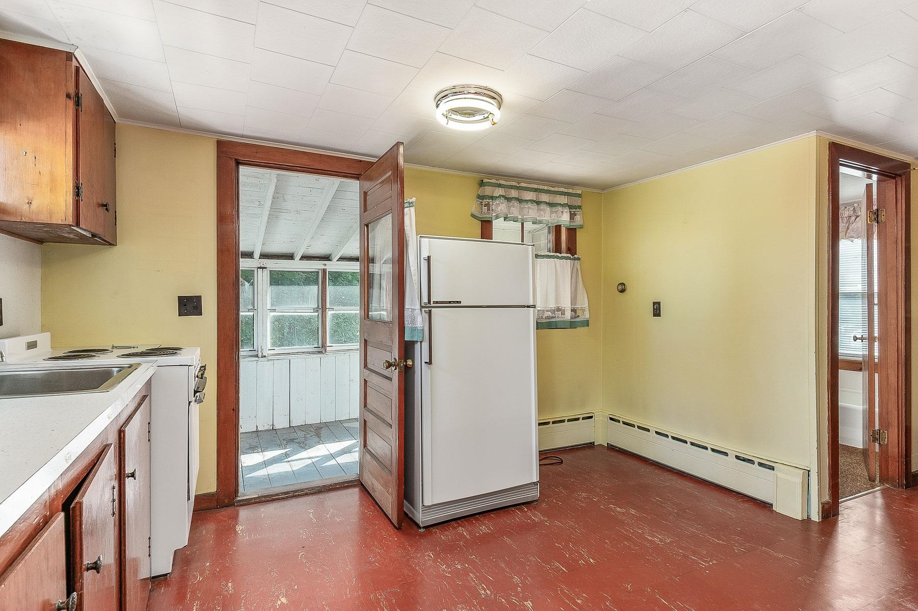 157 Wakefield Street Rochester, NH 03867 - Photo 21 of 34