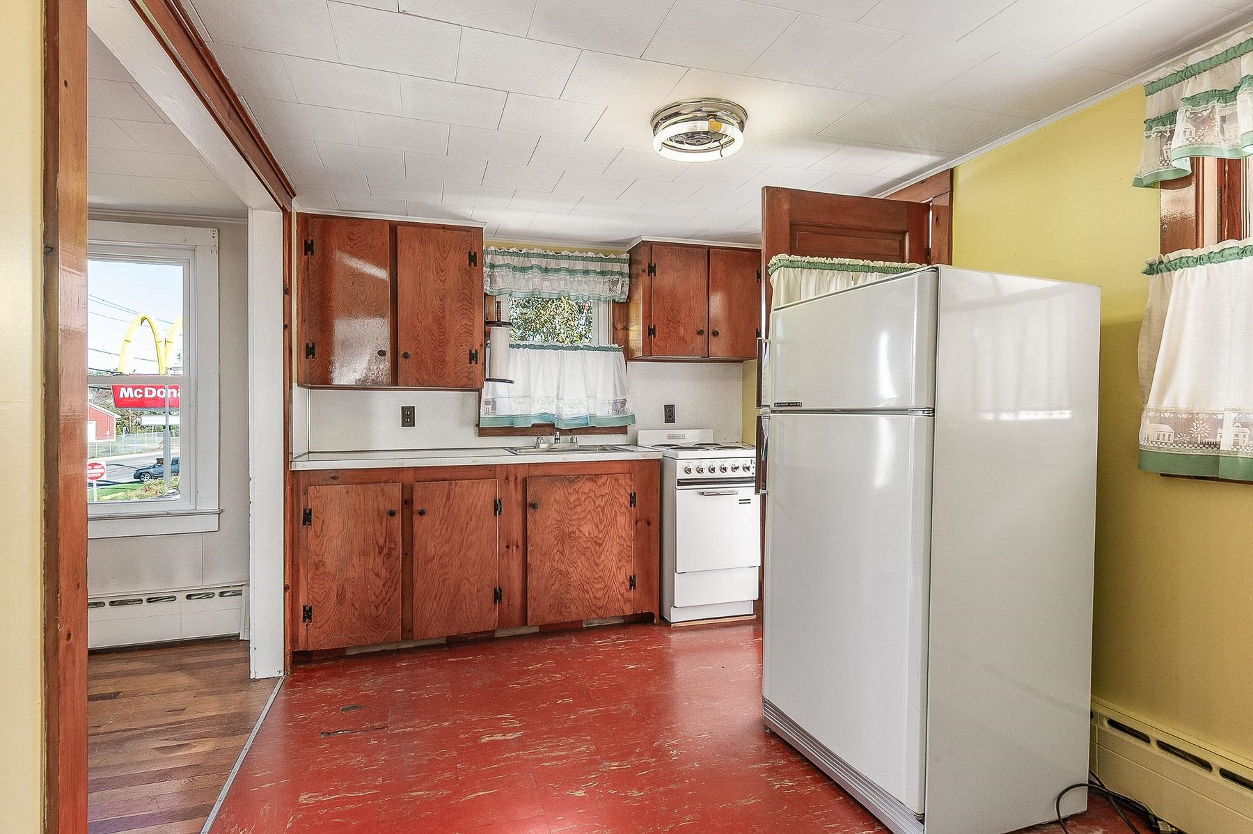 157 Wakefield Street Rochester, NH 03867 - Photo 22 of 34